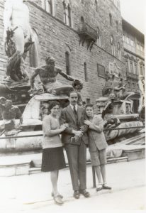 Marcello Labor, con i figli, a Firenze