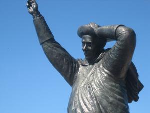 Posa ed inaugurazione della statua dedicata a Mons. Santin